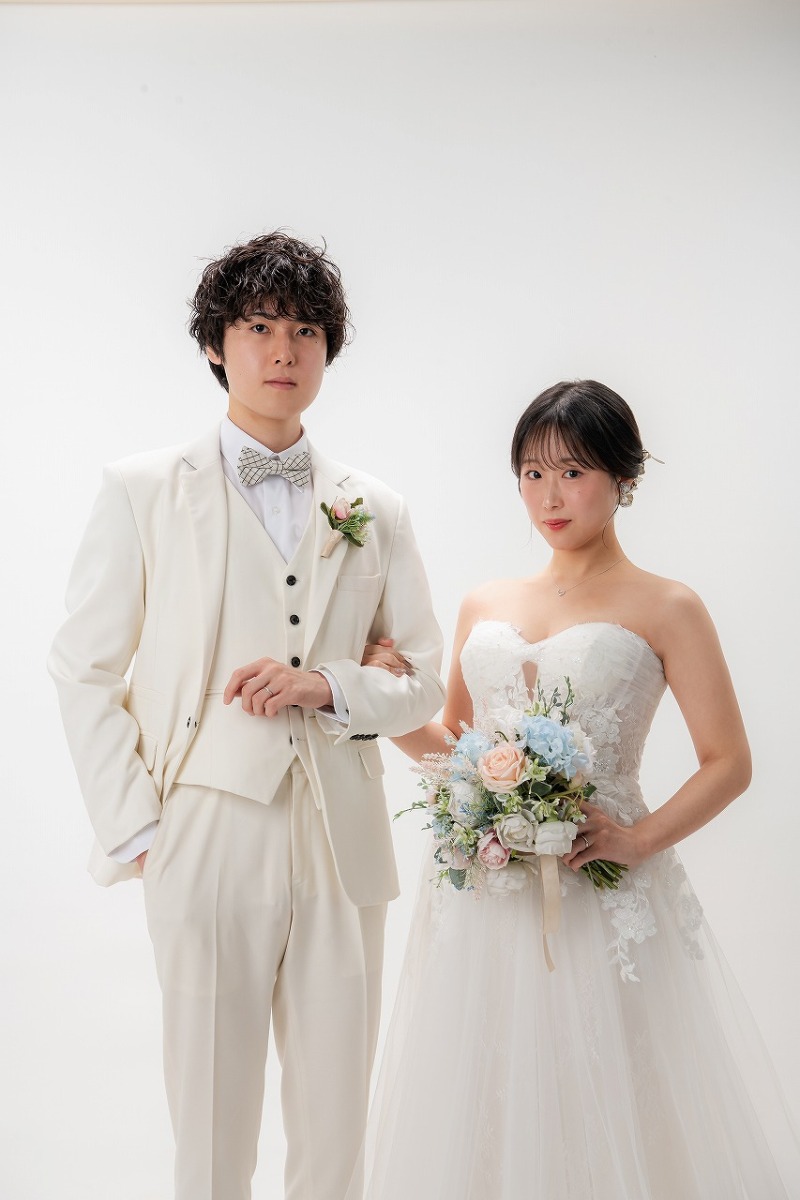 透明感あふれる白ホリスタジオ撮影