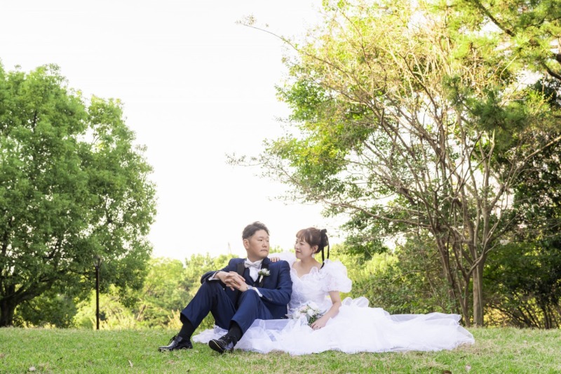 芝生の上でお座りショット