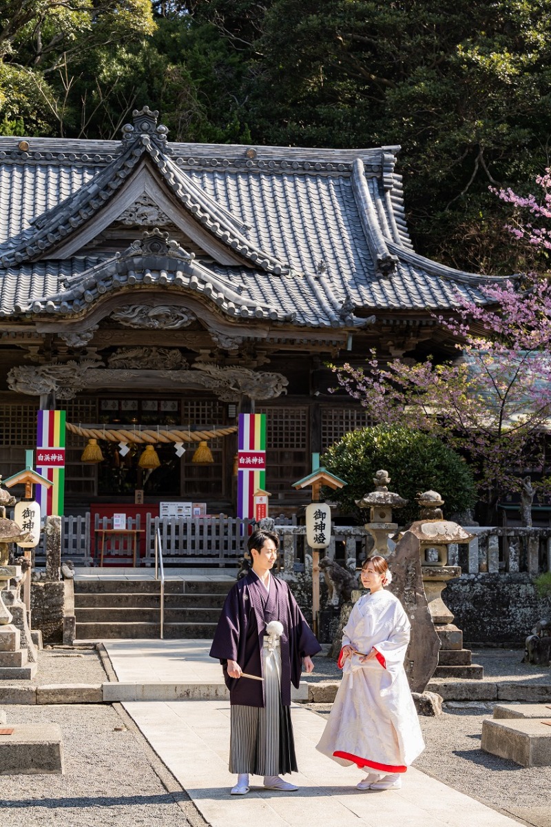 河津桜が彩る神社で迎えた春の和装姿
