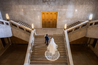 【国立博物館プラン】東京国立博物館のステンドグラスと大階段でのウェディングフォト