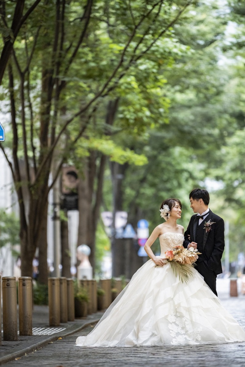 丸の内仲通りの緑の中で