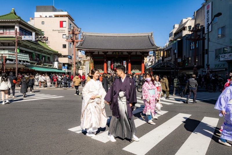 浅草で歩きショットから!