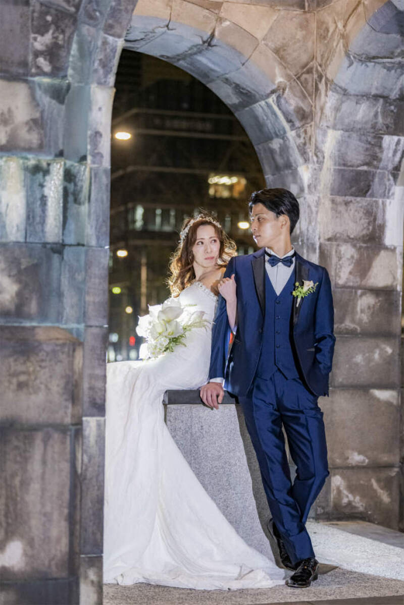 和田倉門でスタイリッシュなお座りのショットを