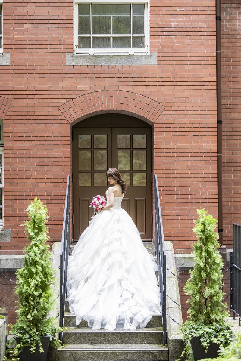 三菱一号館美術館前で
