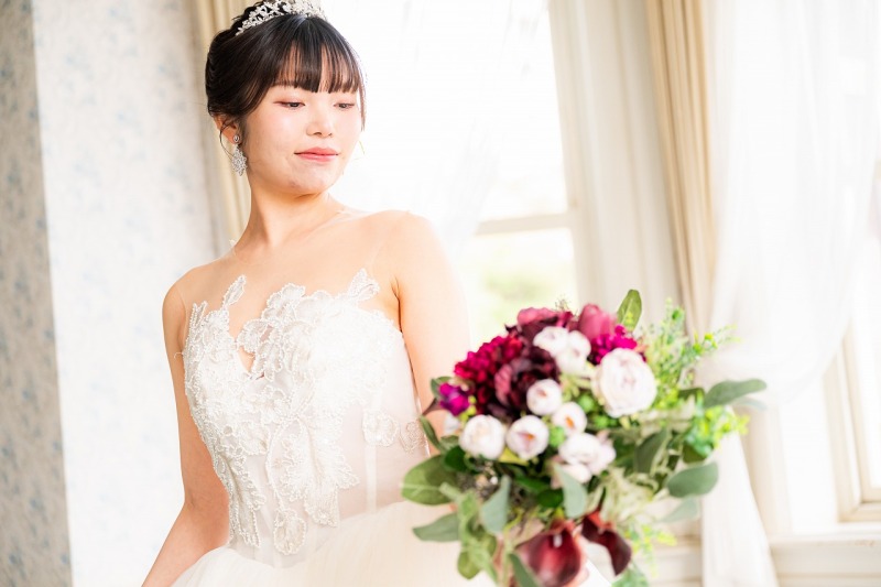 クラシカルな洋館で残す、ご新婦様のソロショット。