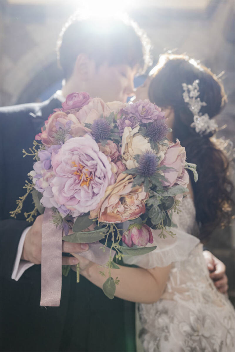 ブーケで隠して