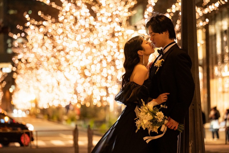 イルミネーションをバックに！