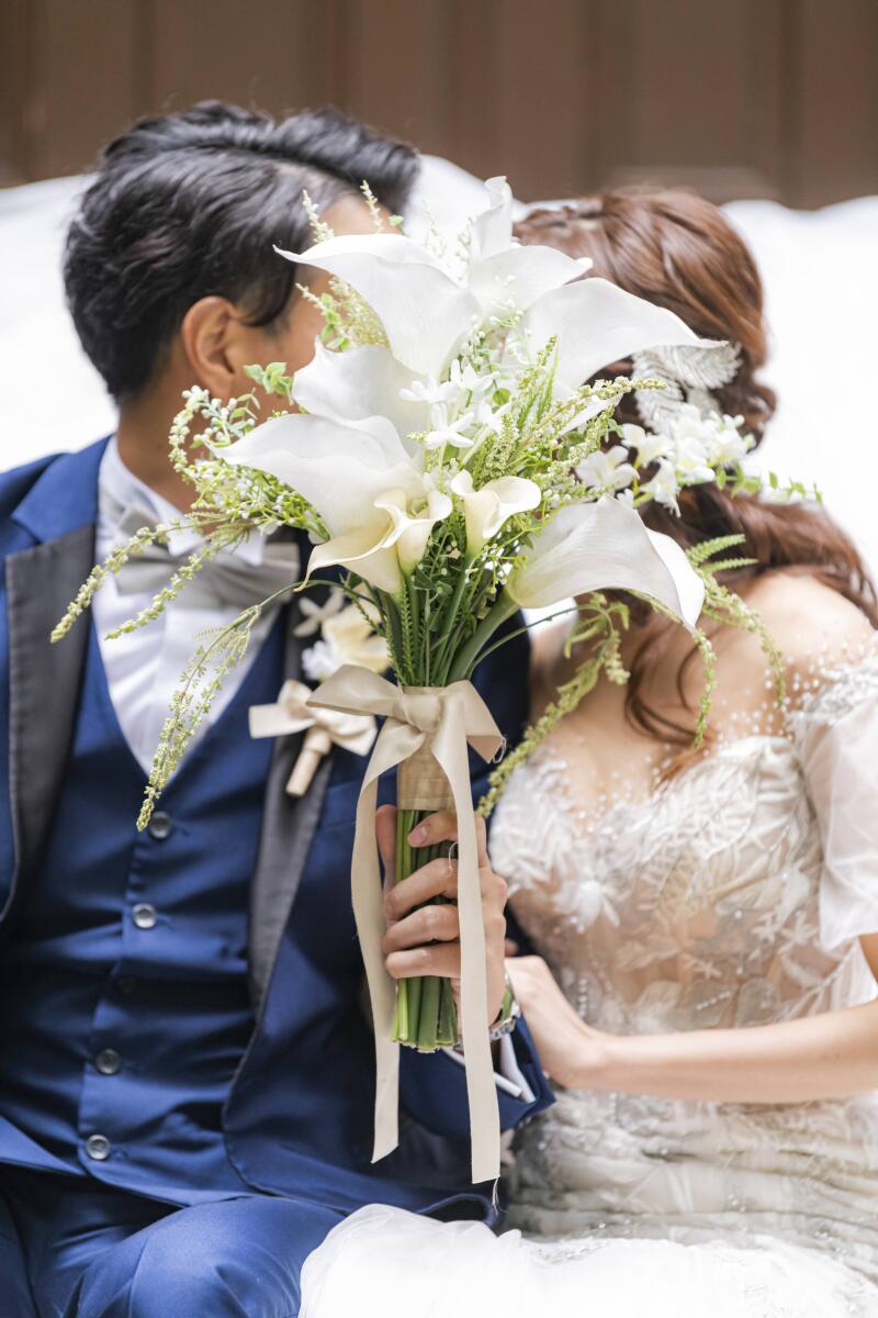 おふたりの大切なブーケでお顔隠しショット♪