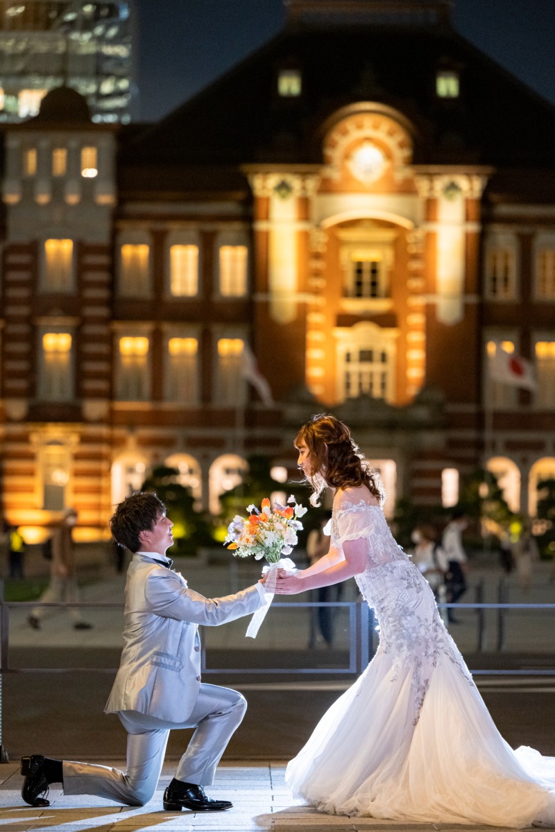 東京駅前でプロポーズショット！