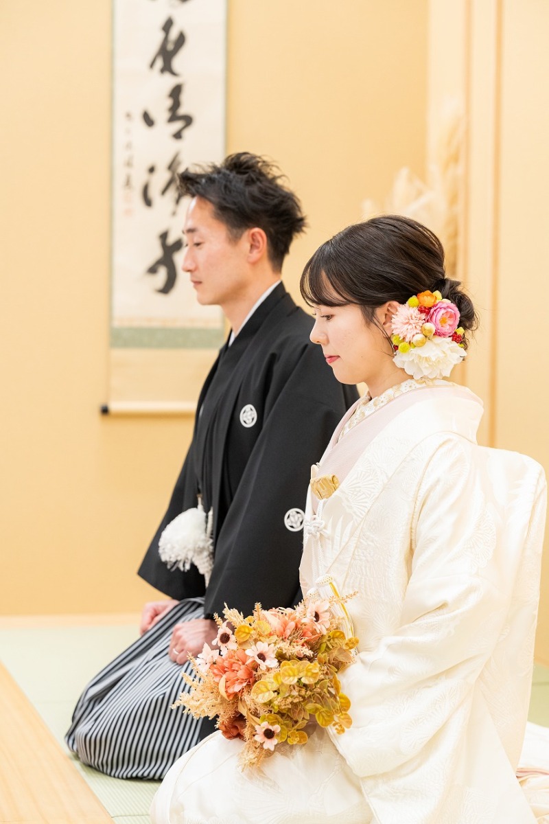 静かな時間を写した和装の記念写真