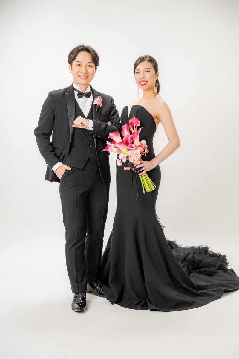 ブラックドレス&times;スタジオ