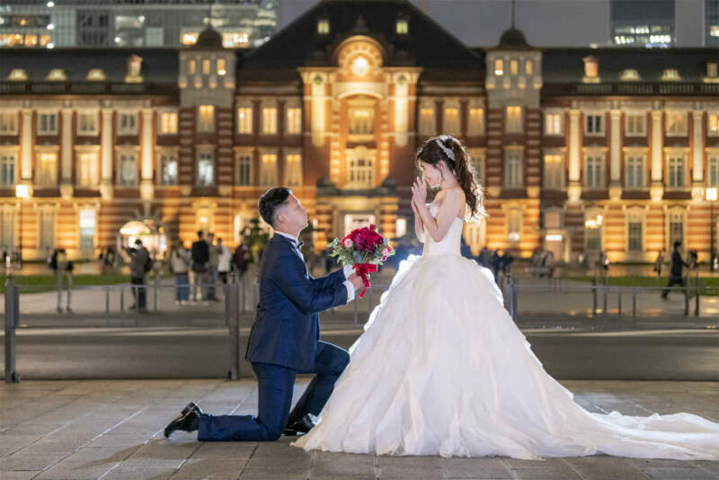 東京駅前でプロポーズショット♡