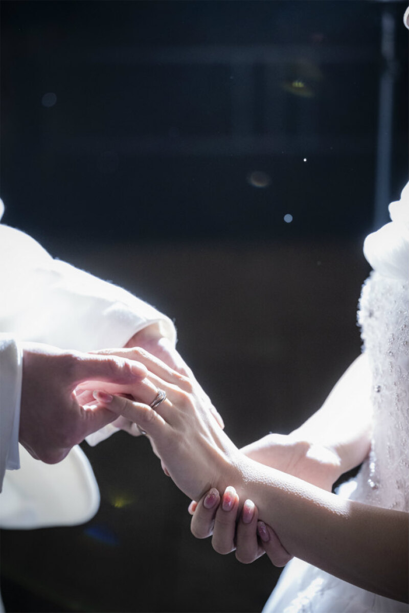 神聖さを帯びたお手元ショット