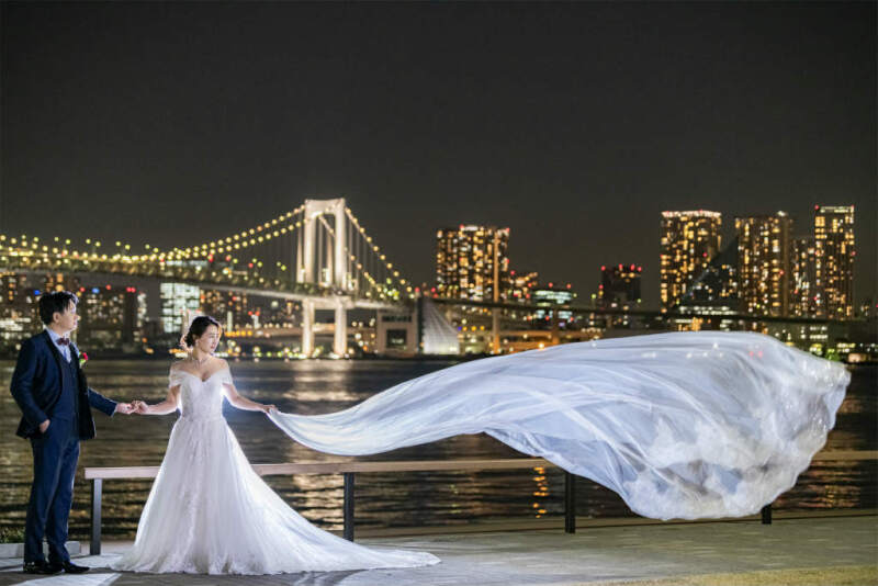 華やかに流れるベールショット