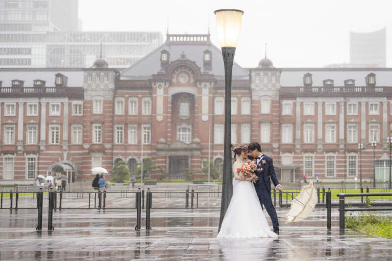 傘を外して、映画のワンシーンのような一枚を