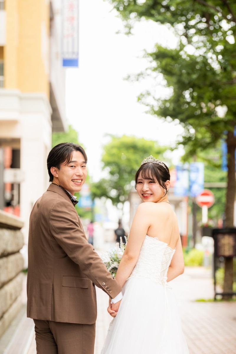 手をつないで歩く何気ない時間を思い出の一枚に♪♪