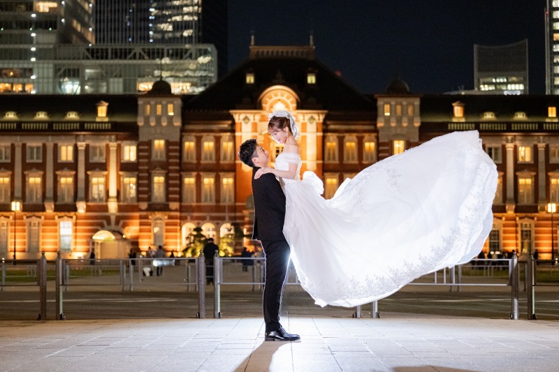 ドレスの美しいシルエットが映える夜景撮影