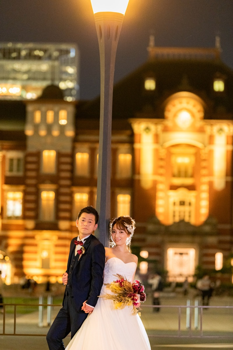 街灯に照らされて