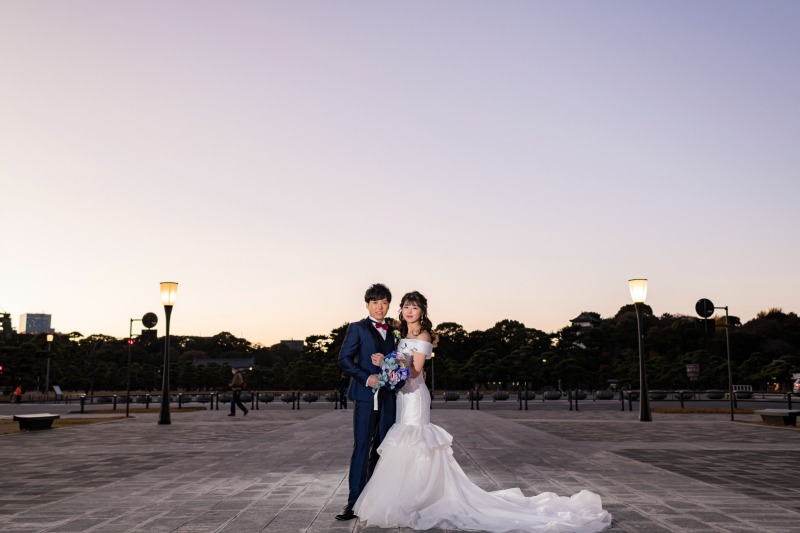 カメラを向いて