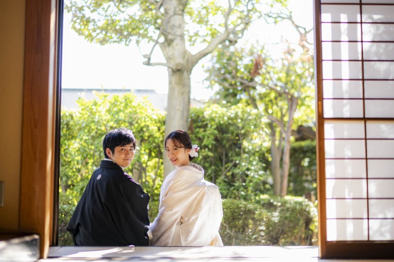 お茶室から見える庭園の緑