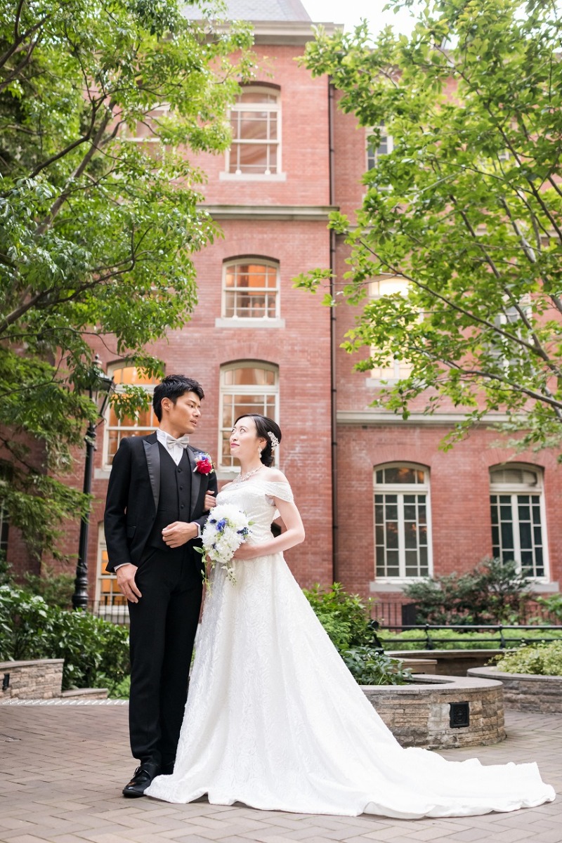 庭園で腕組みショット☆