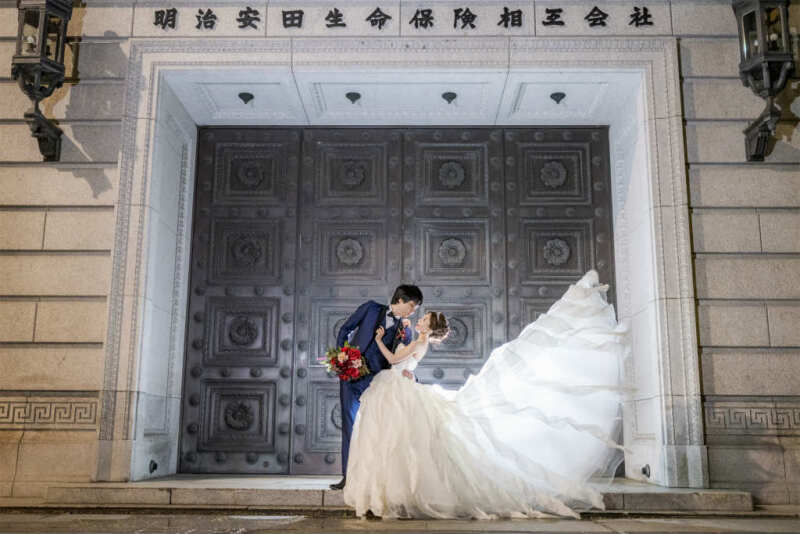 安田生命ビルでドレスをファサッと！