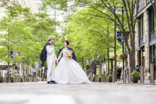 お持ち込みアイテムで時にはカジュアルなフォトウェディング♪