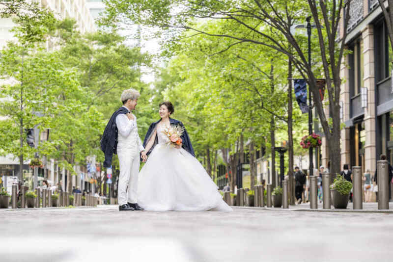 お持ち込みアイテムで時にはカジュアルなフォトウェディング♪