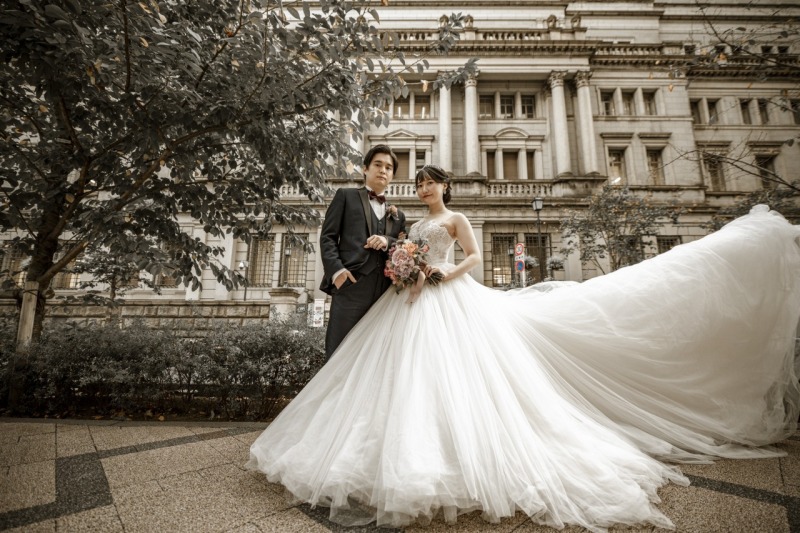 日本銀行前で海外風なお写真