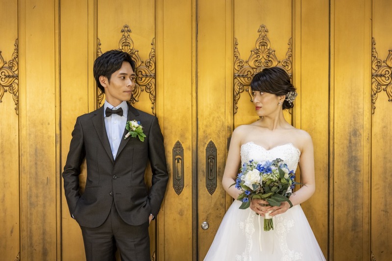 黄金の扉の前で