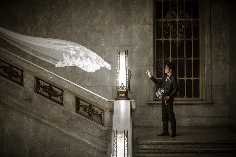 あっ、待って!ベールでお茶目な一枚も