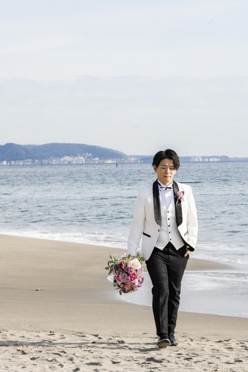 姫を迎えに砂浜を歩く王子♡