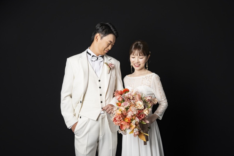 スタジオで雰囲気を変えて撮影