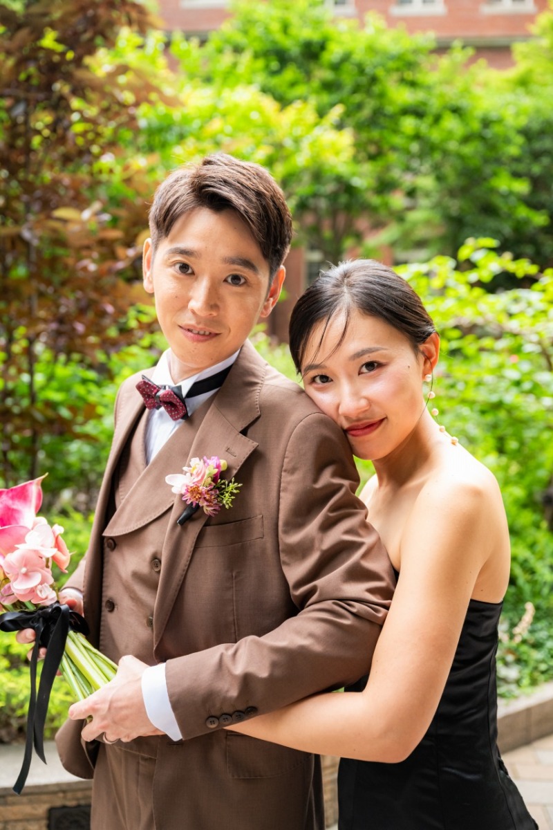 笑顔と寄り添う姿が映えるナチュラルフォト