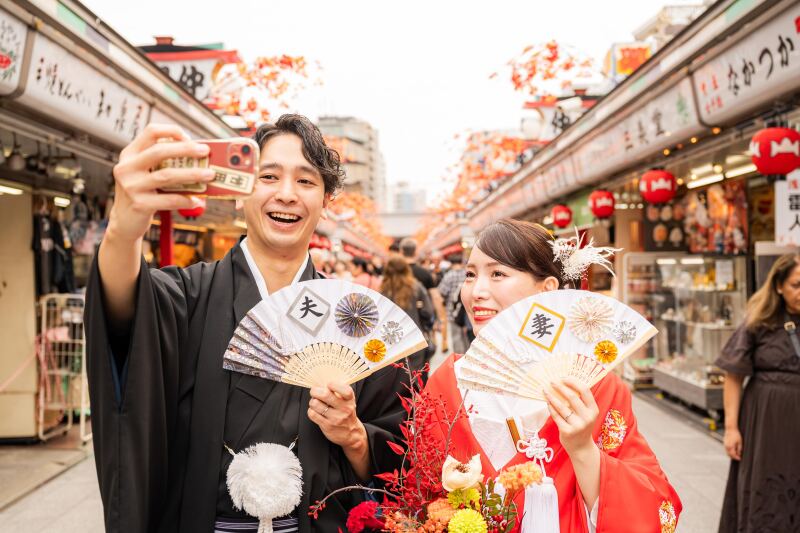 仲見世通りで歩きながら♪