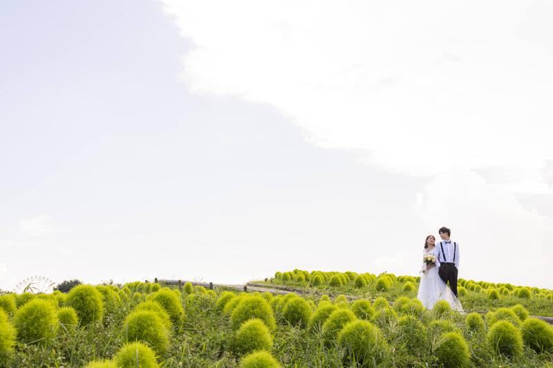 自然の中でおふたりの見つめ合いショット♡