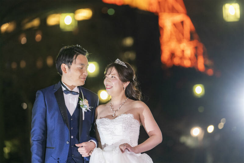 腕を組んで寄り添って♡