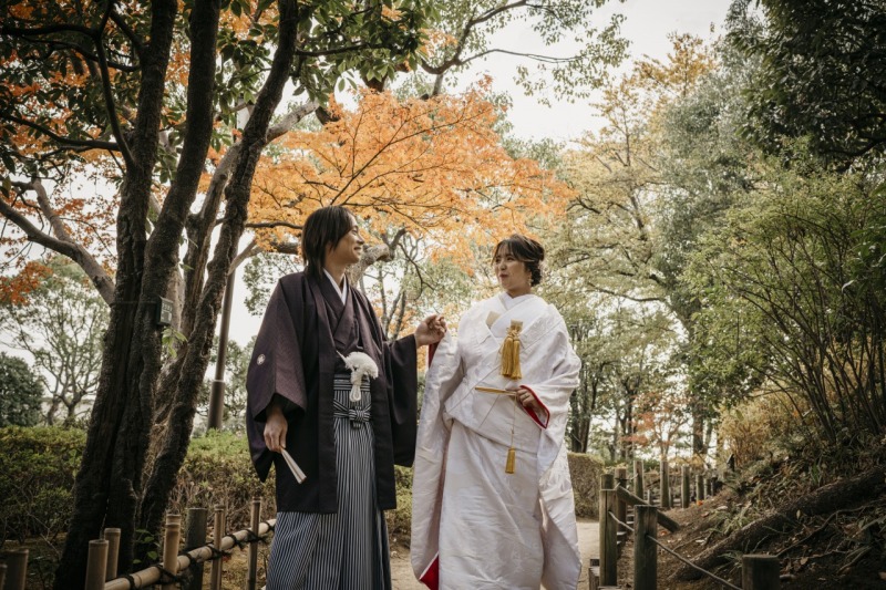 紅葉を背景に♡