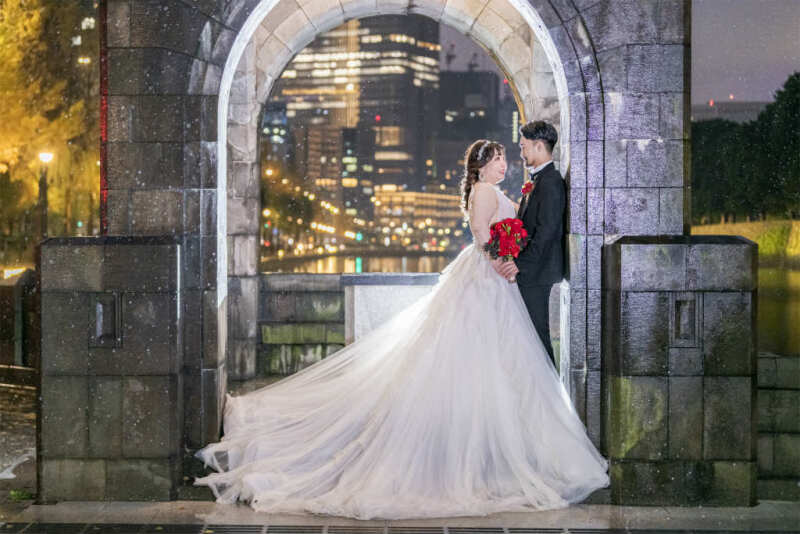 和田倉門の前で