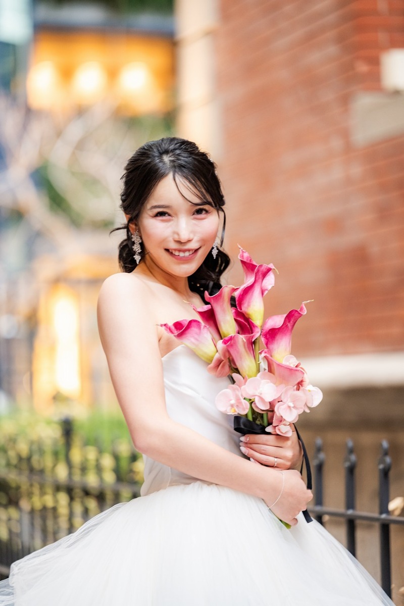 ブーケと笑顔が彩るご新婦様ソロショット
