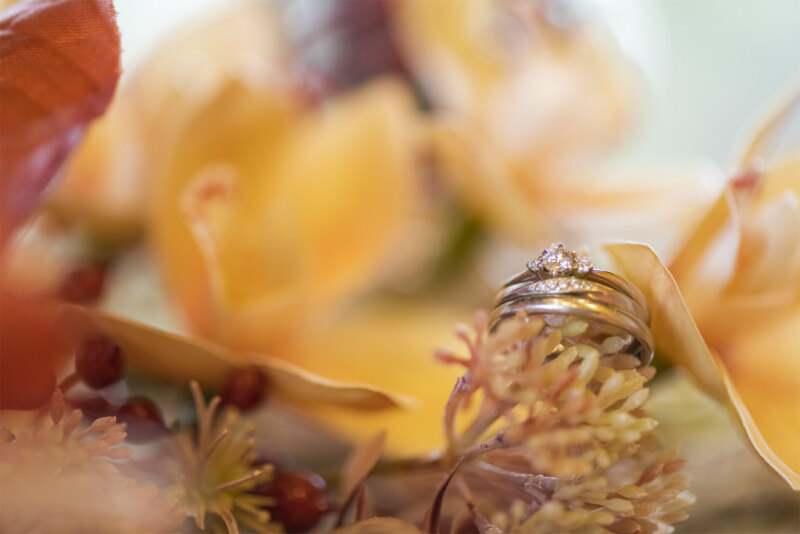指輪のお小物ショットも彩を添えて