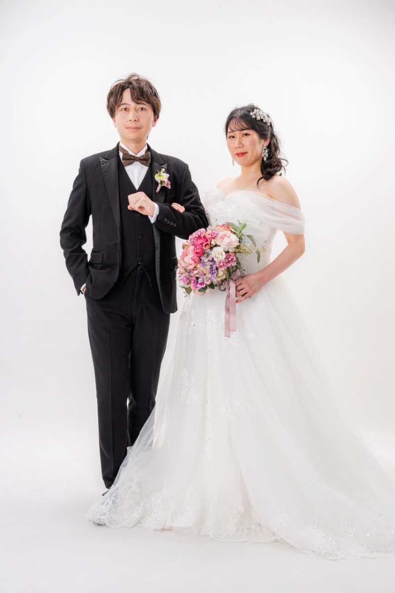 ドレス姿をきれいに残せるシンプルなスタジオ撮影☆