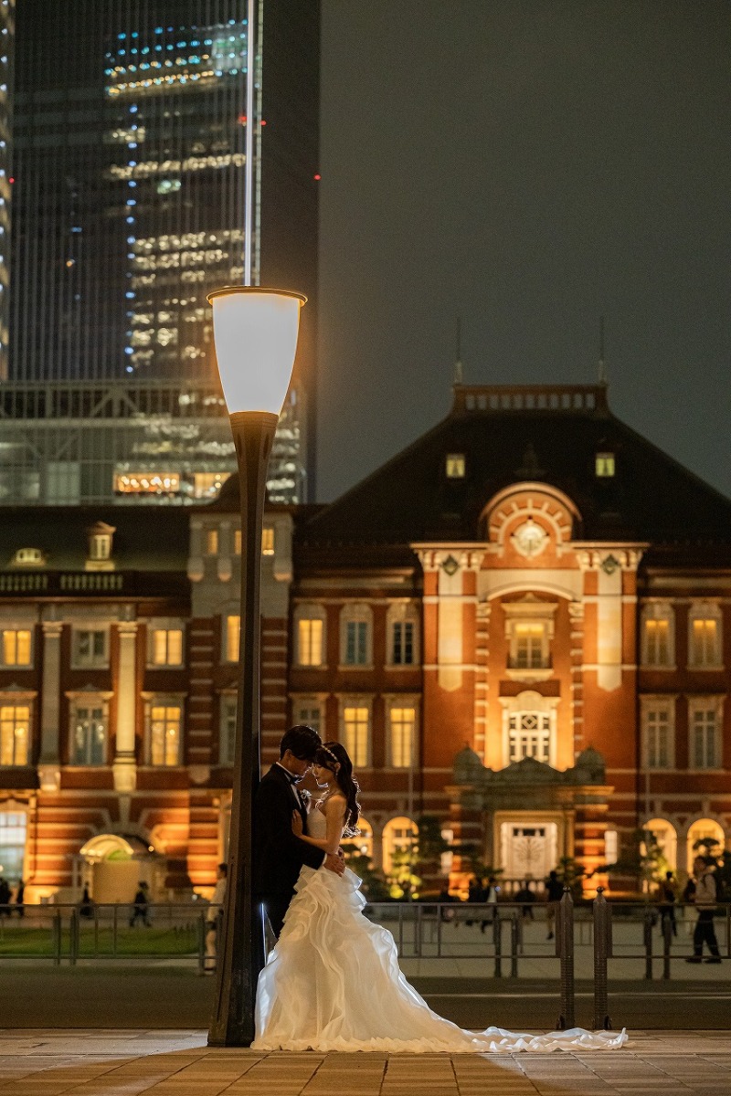 東京駅の夜景に包まれる静かなひととき