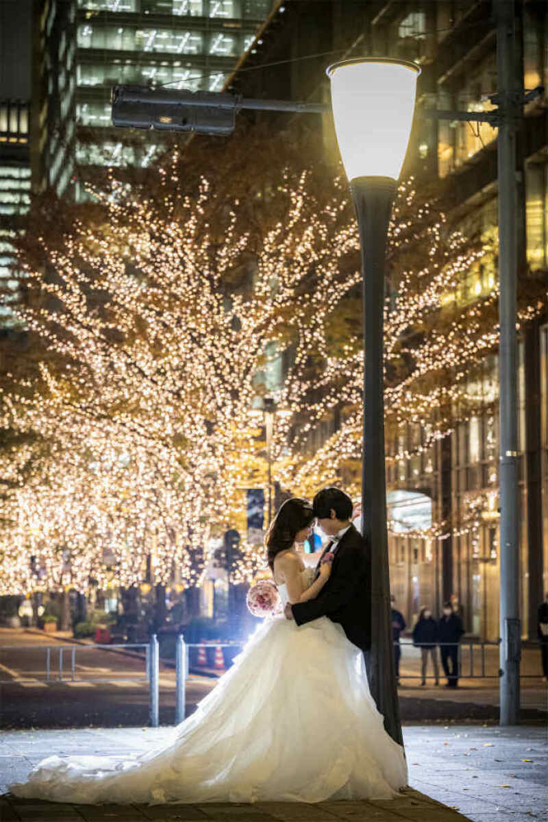 イルミネーションに照らされて…