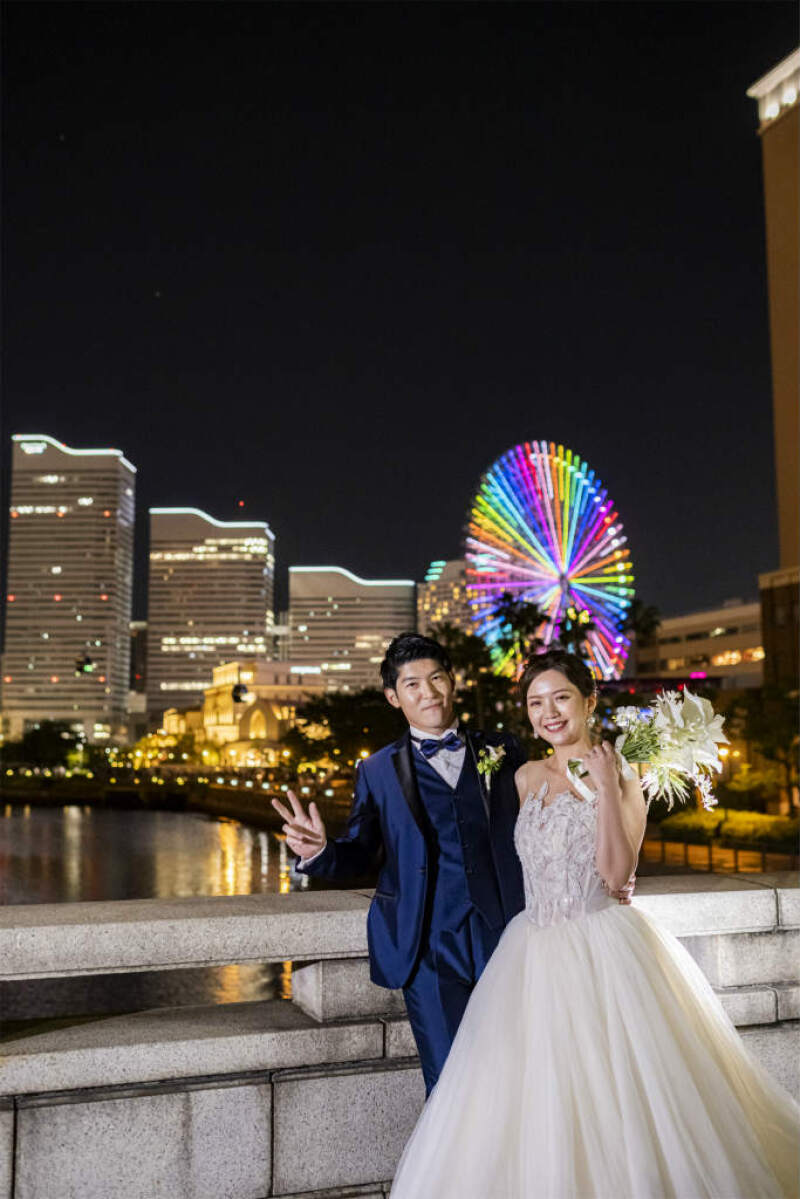 ピースがキュートなカジュアルショット!