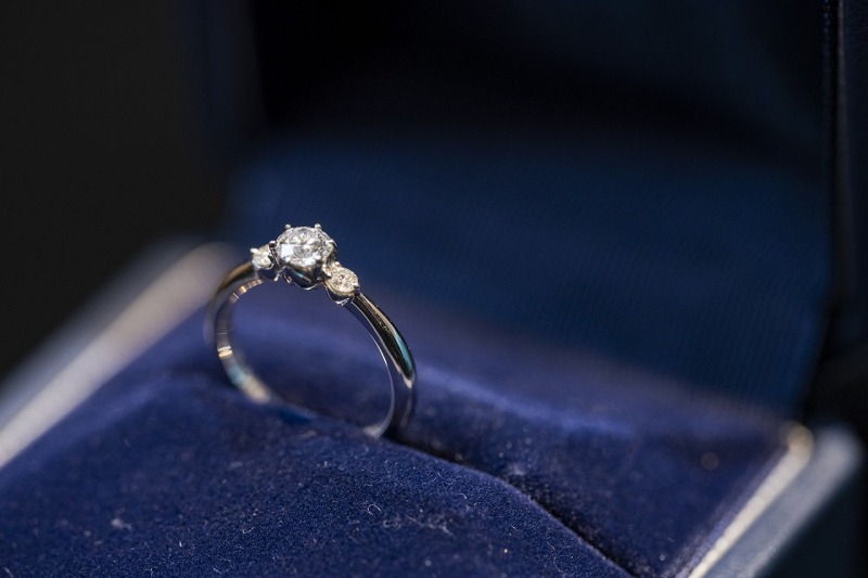 エンゲージリングはお小物ショットを!