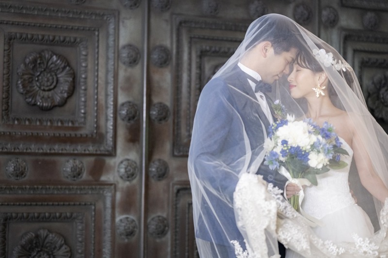 ベールに包まれて