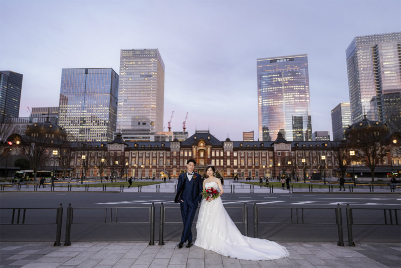 日が沈む前の東京駅