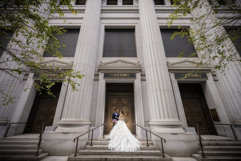 三井住友銀行前で、荘厳な美しさを