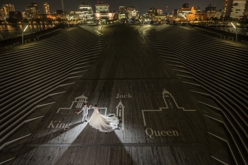 キング・ジャック・クイーンの上で